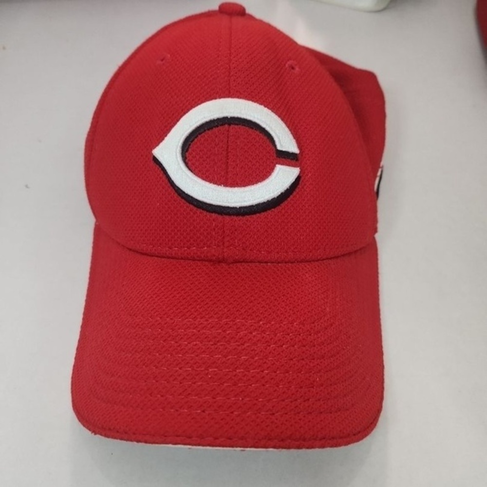 New Era Baseball Cap Size Medium Large‎ Red Cincinnati Reds Logo Performance